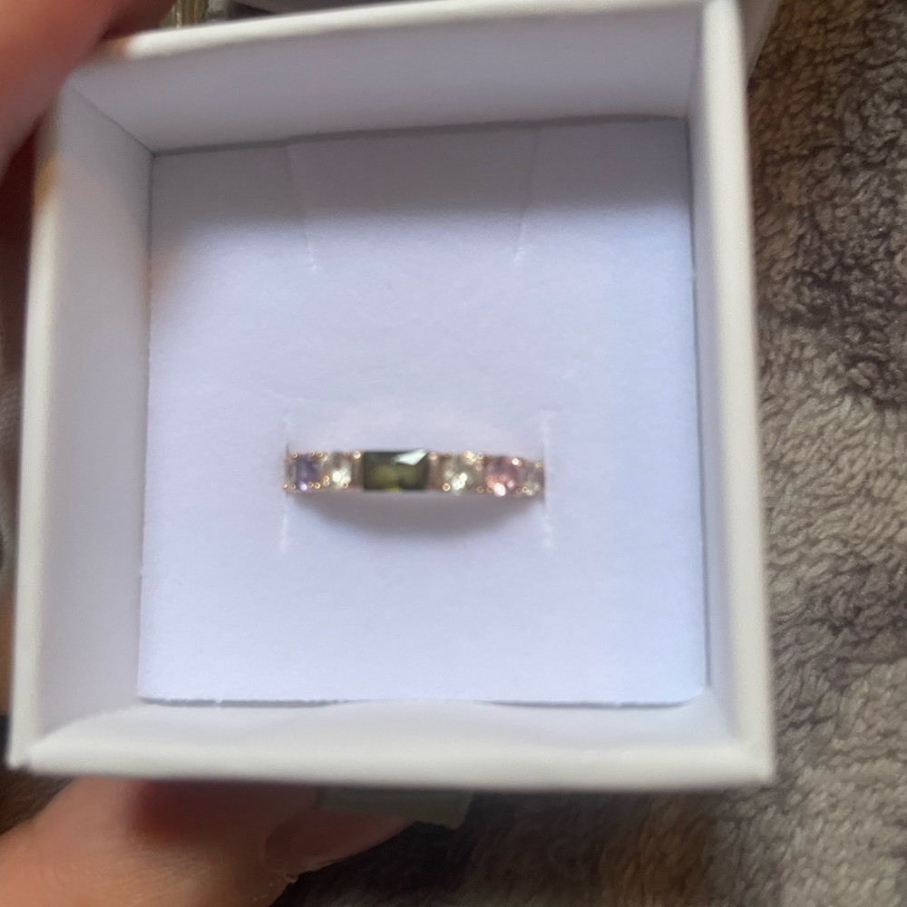 Nwt Gold Stackable Ring With Olive Center And Pas… - image 6